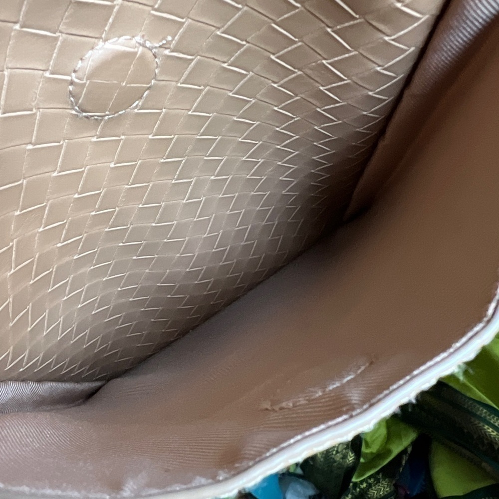 Universal thread crossbody Tan bag - Picture 7 of 9
